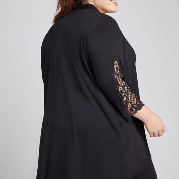 22/24W Embroidered Lace Inset Active Overpiece - Picture 3 of 9